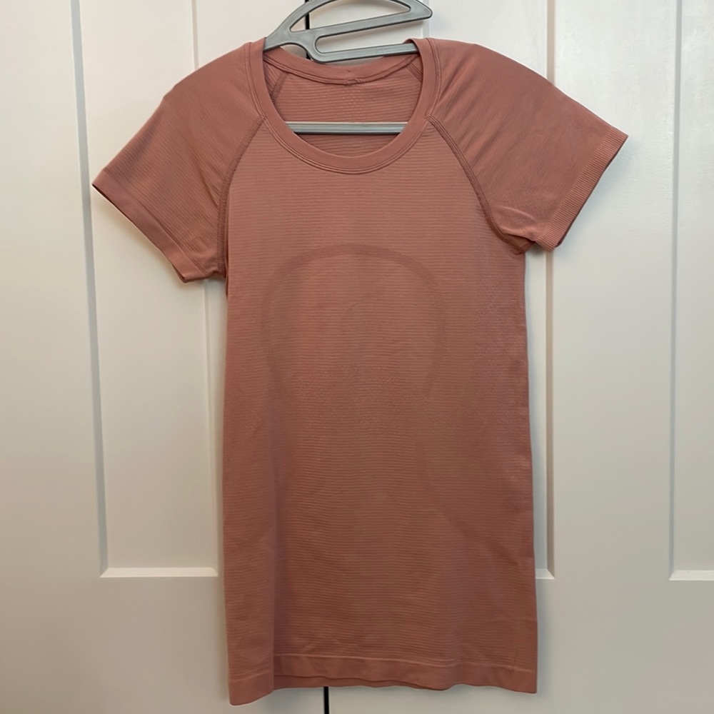 Lululemon Swiftly tech pink short sleeve shirt 2.0 size 4